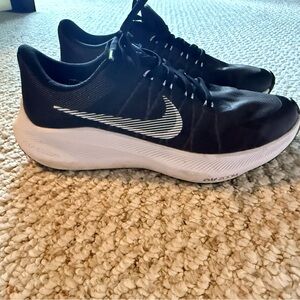 Nike Black and White Women's/Unisex Running Sneakers